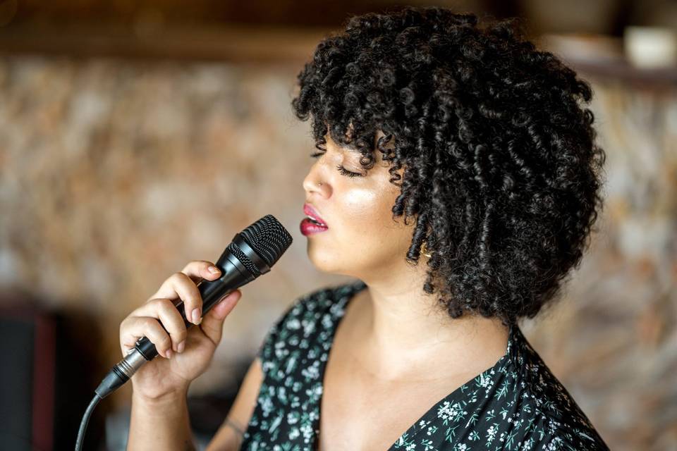 Emoção ao cantar