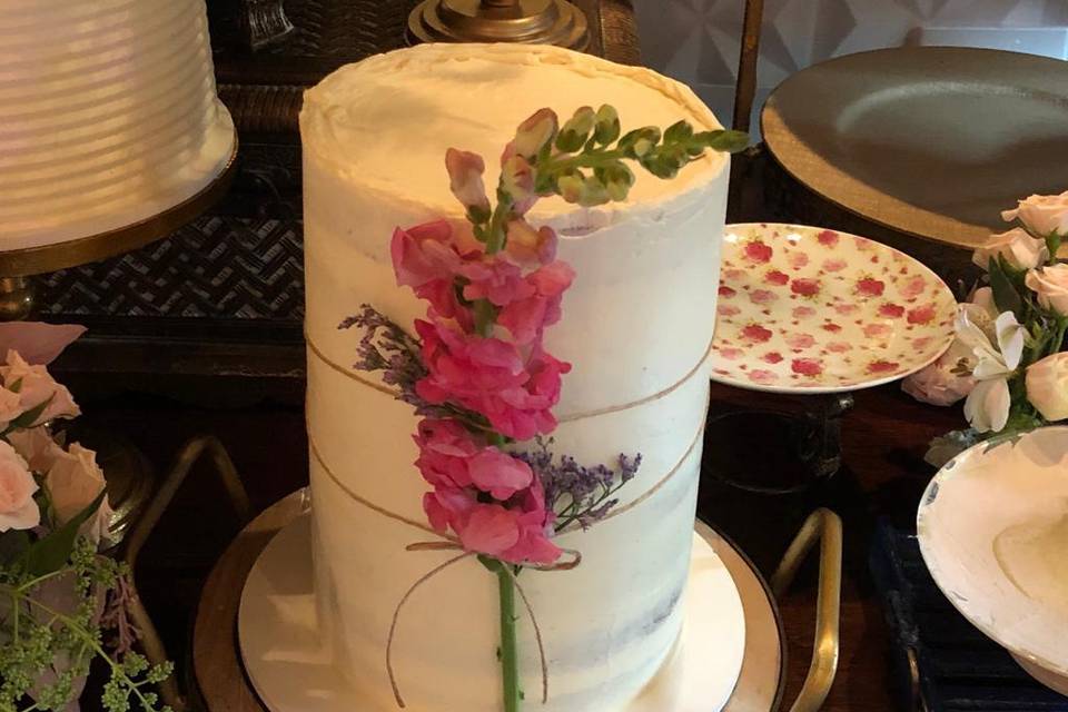 Bolo com flores naturais