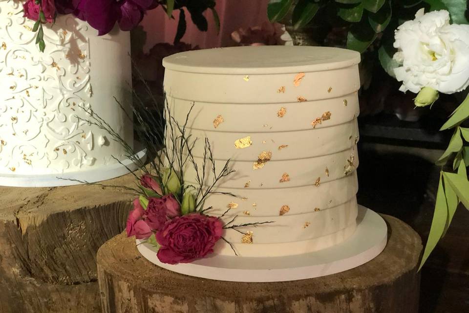 Bolo com flores naturais