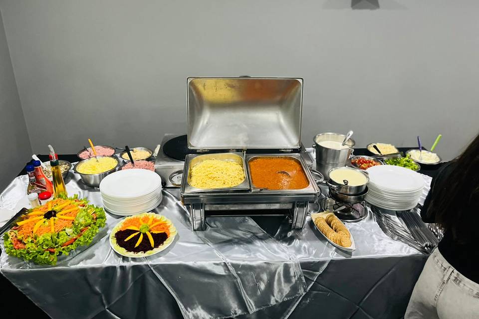 Buffet Crepe, salada, macarrão