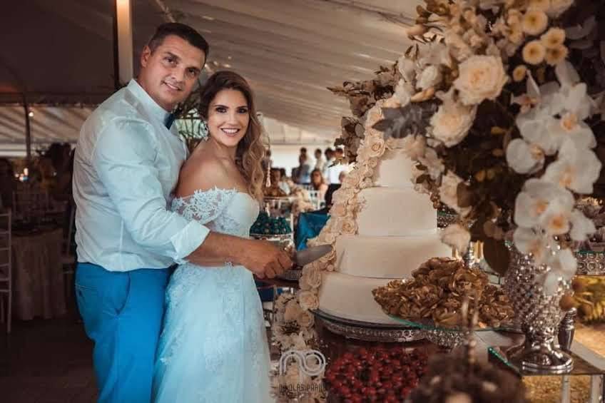Noivos e Bolo de Casmento