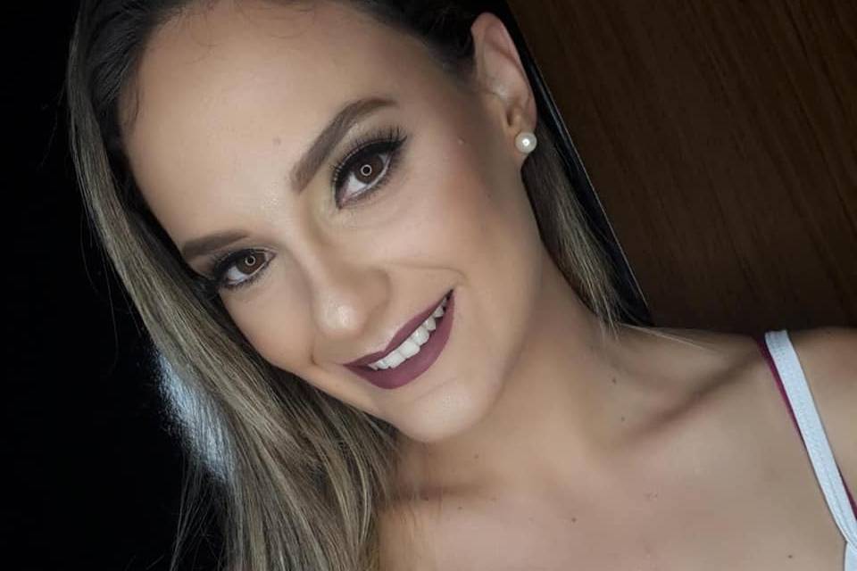 Flavia Coutinho Makeup