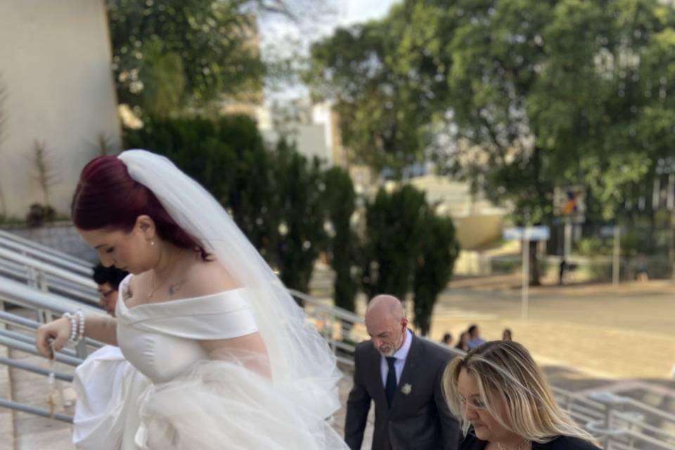 Noiva chegando para a entrada