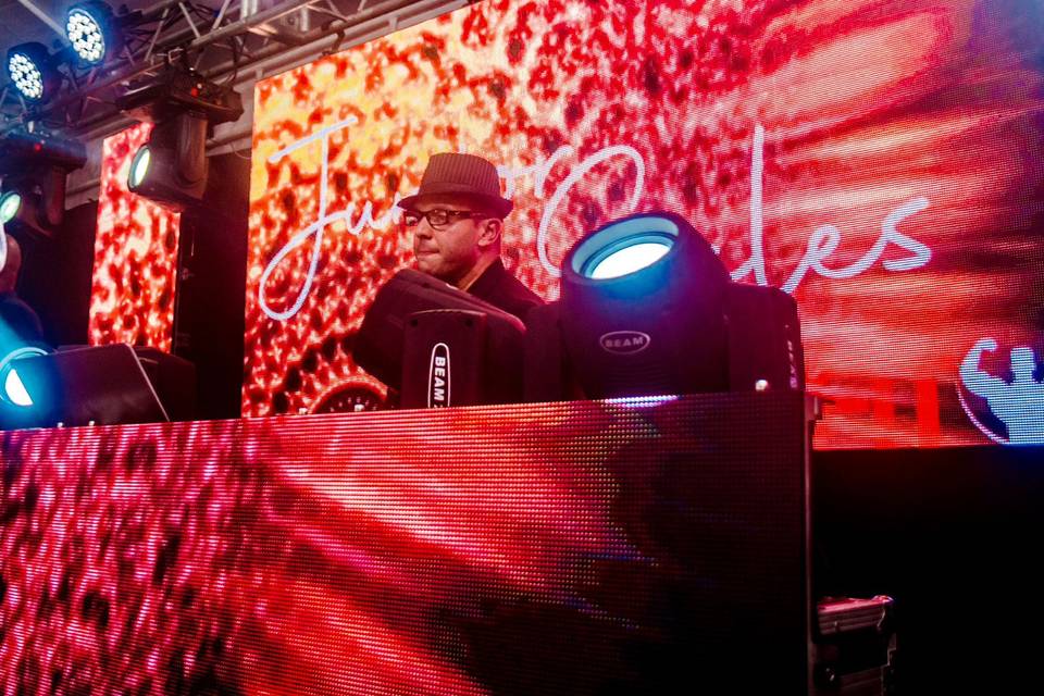 Dj junior + telas de led