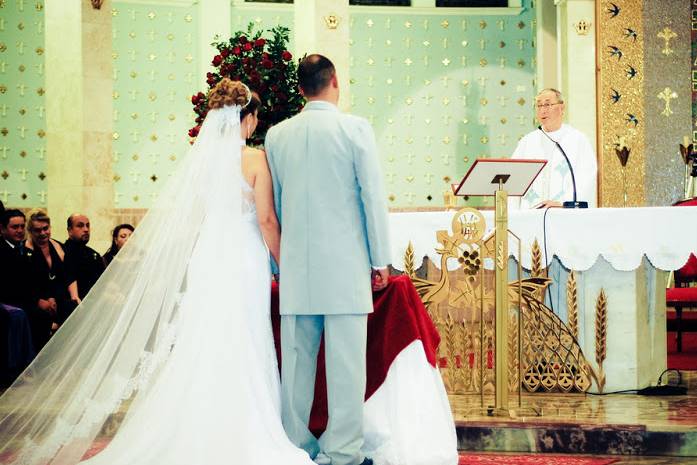 Noivos en Igreja