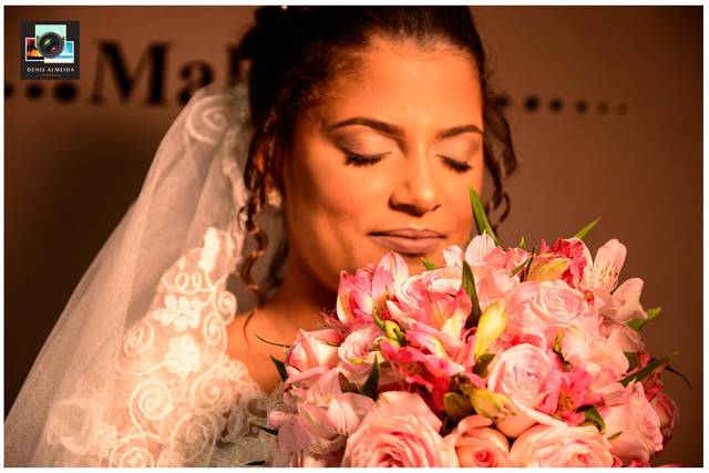 Noiva e Buquê de Flores