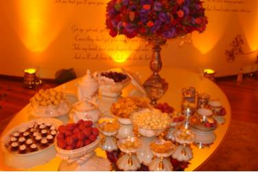 Iluminação especial para mesa de doces
