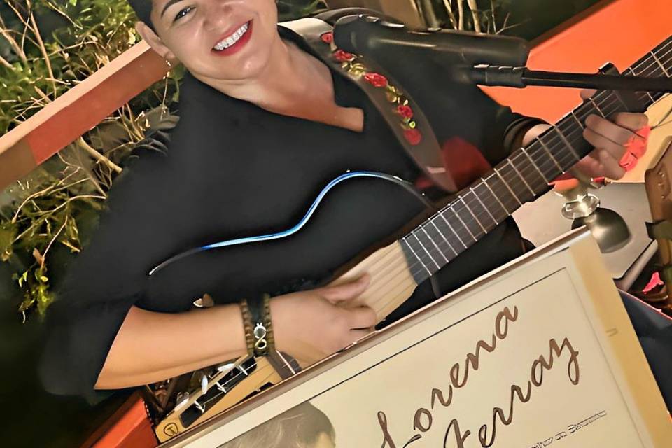 Lorena Ferraz | Voz e violão
