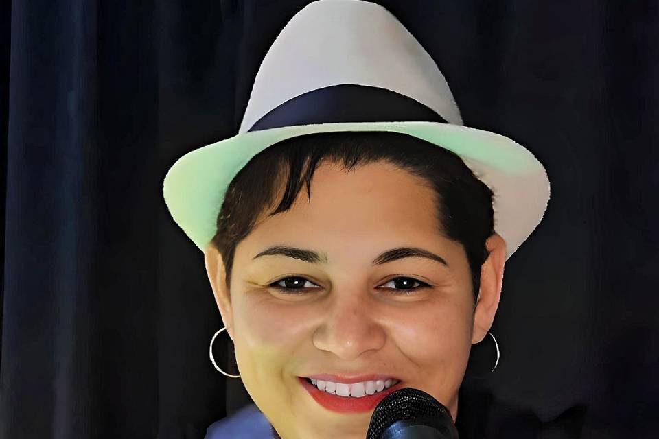 Lorena Ferraz | Voz e Violão