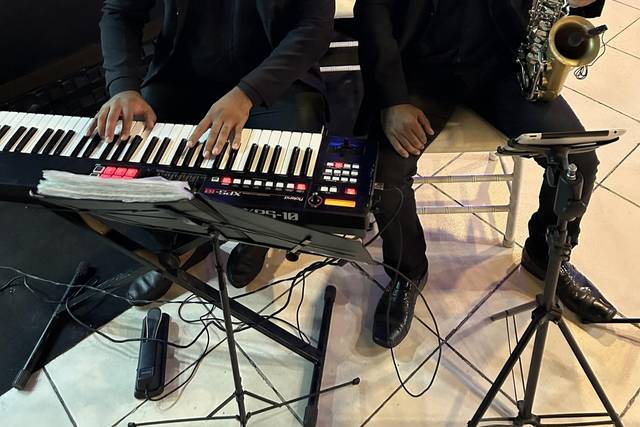 Teclado e saxofone