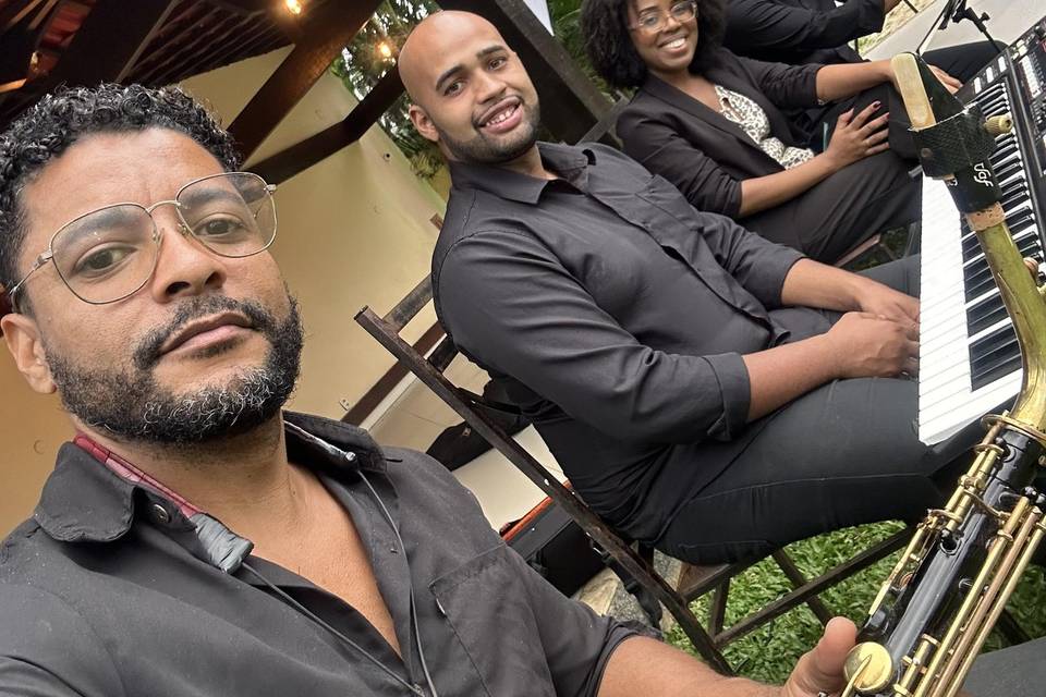 Trio + cantora