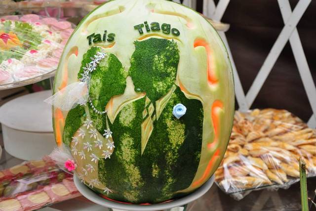 Esculturas com frutas