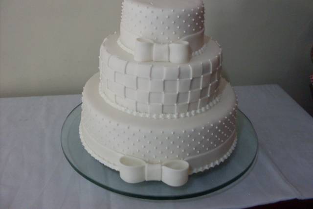 Bolo de casamento branco