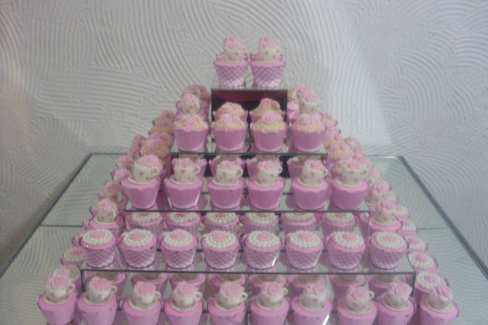 Torre de espelho 100 cupcakes