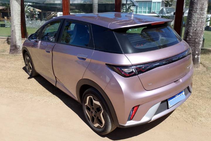 BYD Dolphin EV na cor Rose