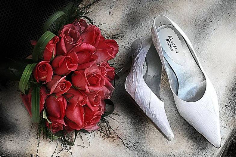 O sapatos da noiva e seu buquê