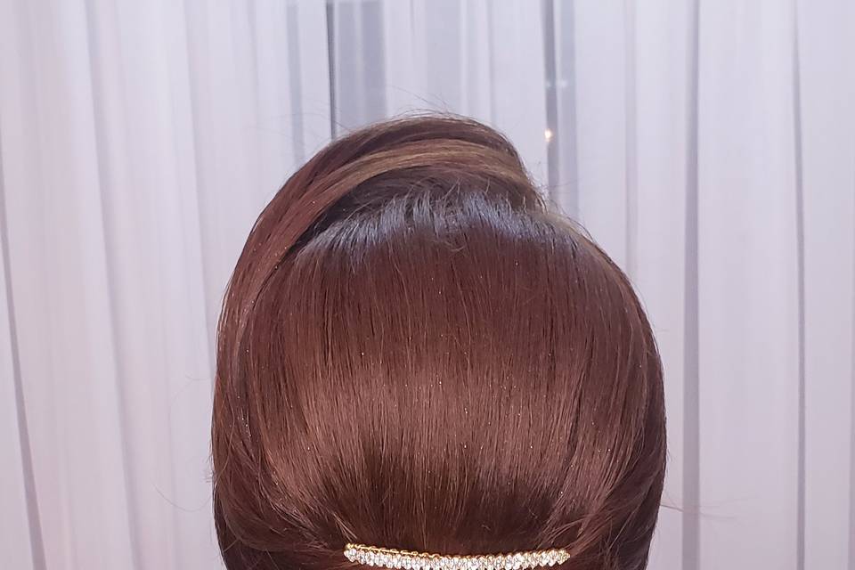 Penteado coque baixo elegante