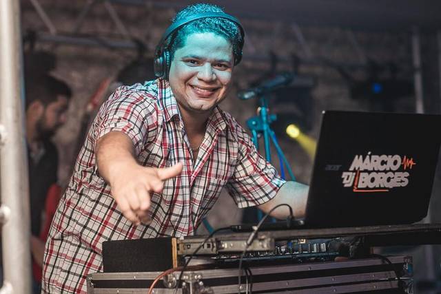 DJ animando a pista all time