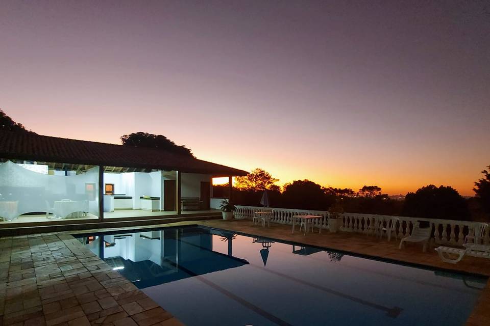 Piscina ao entardecer