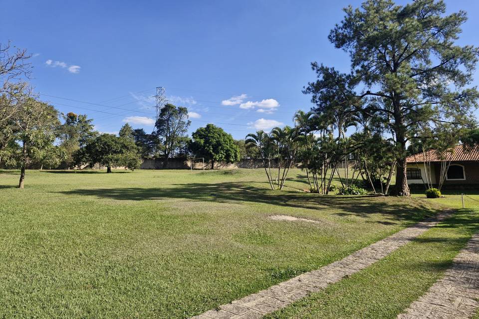 Área interna gramada