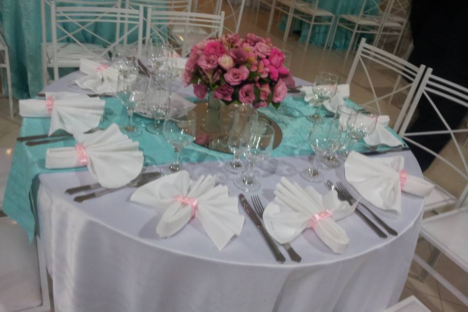 Decoração azul tiffany mesa de convidados
