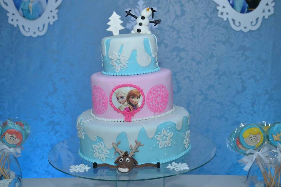 Bolo de aniversário Princesas Frozen mensagem personalizável – Love In a  Cake