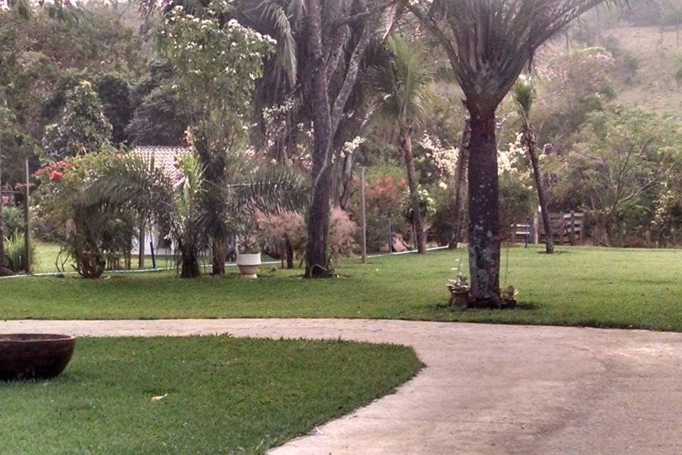 Visão do jardim da chácacara