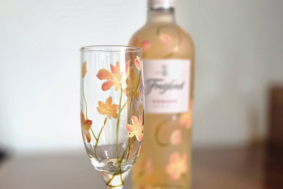 Pintura em taça e garrafa