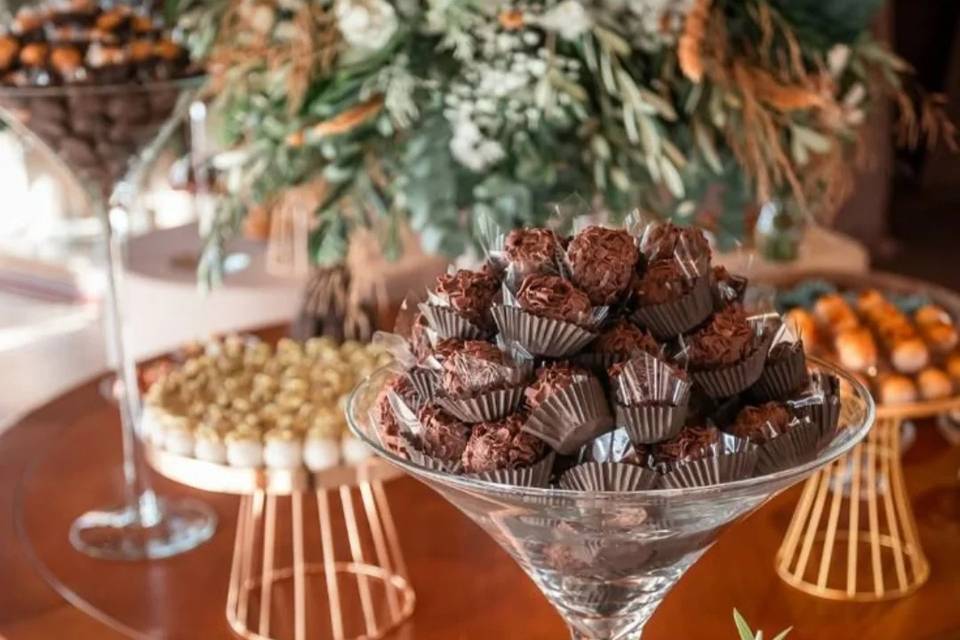 Brigadeiros ao leite.