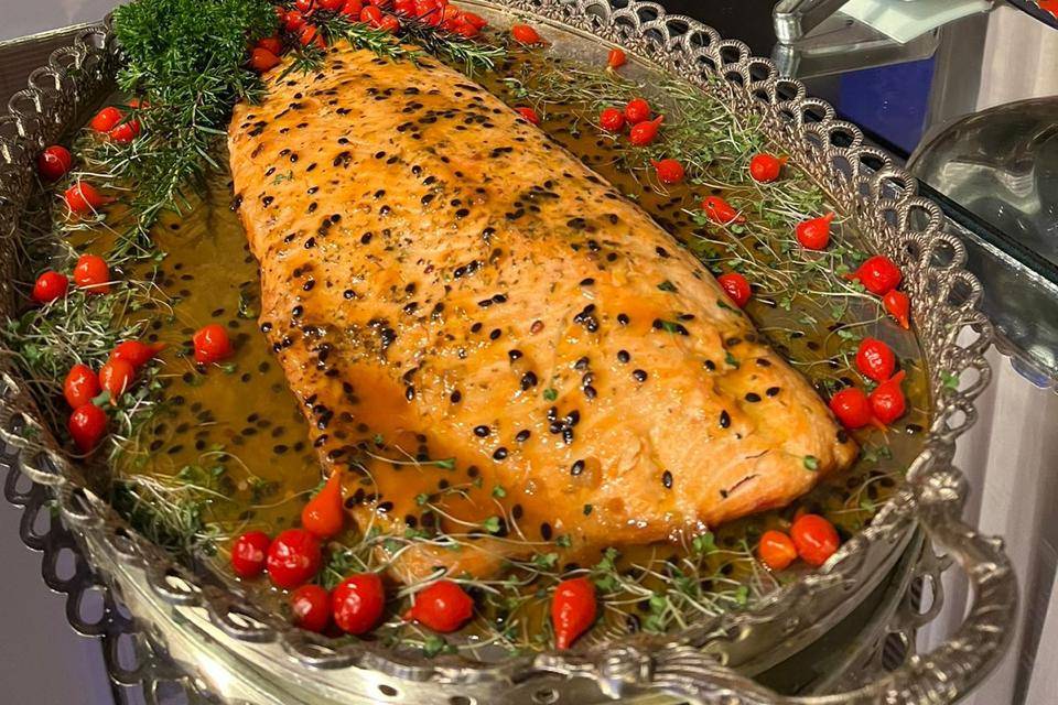 Salmão ao molho de maracujá
