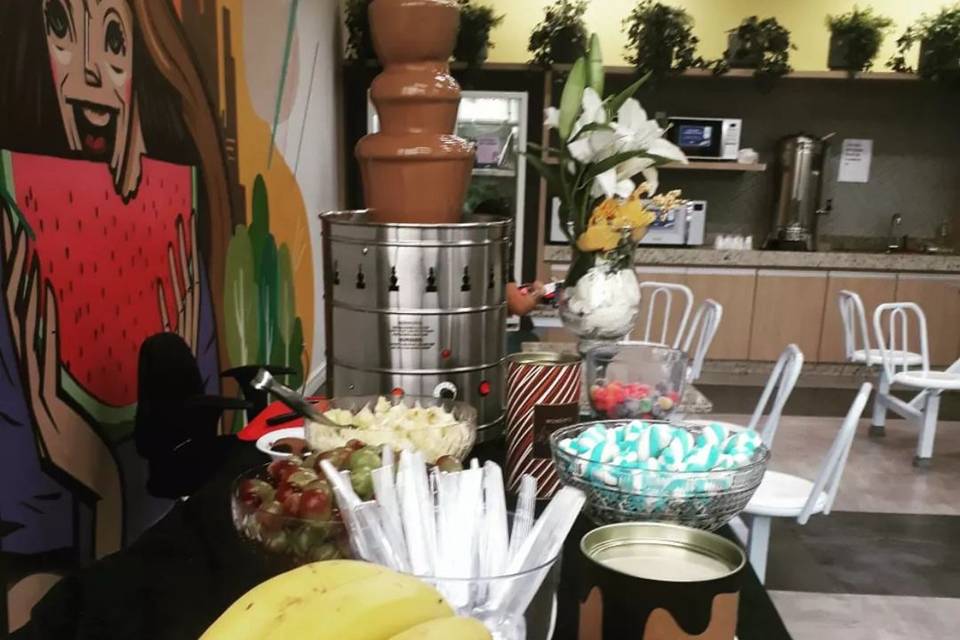 Bolo carros - Sabor & Arte Confeitaria e Buffet