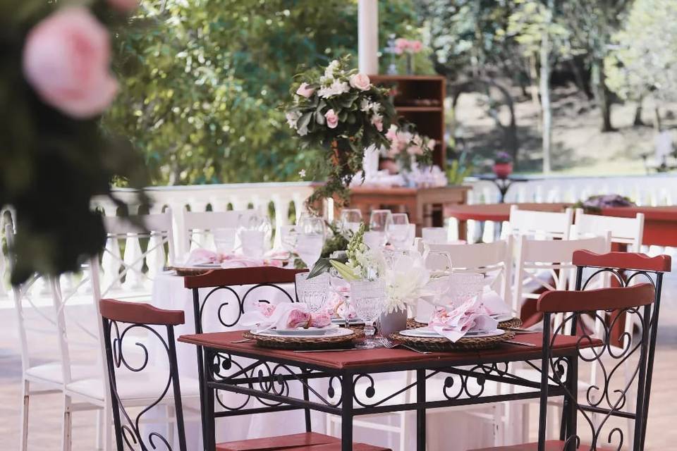 Mesa para convidados rosa