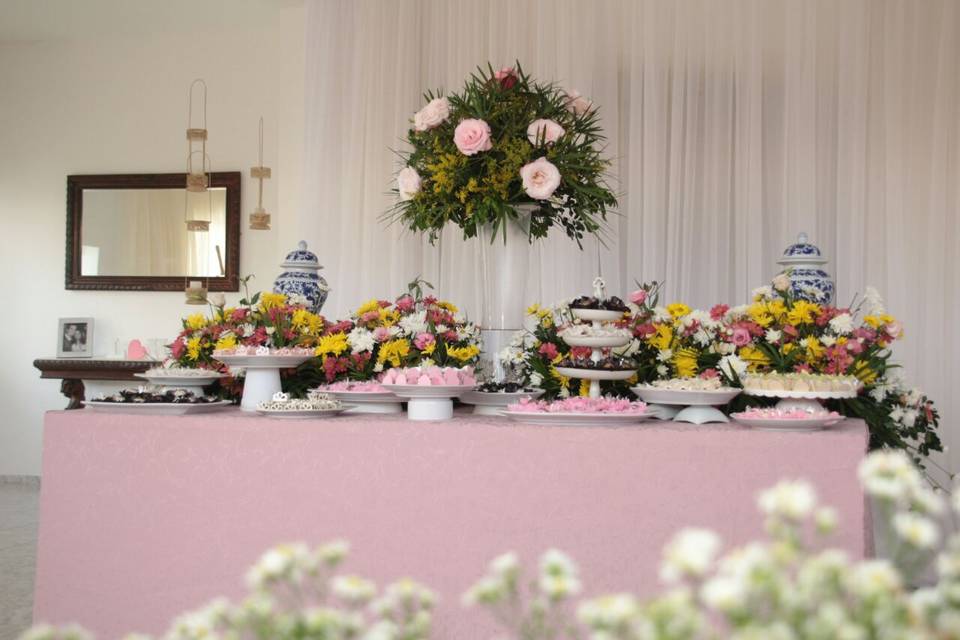 Mesa de doces casamento diurno