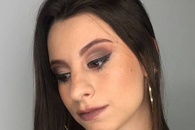 Ariana de Paula Makeup e Penteados