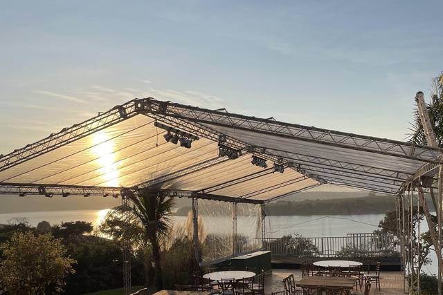 Tenda em Boxtruss + Piso Deck