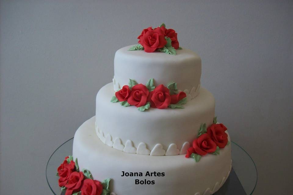 Joana Artes Bolos(Uberaba-MG) 34-33124684: Bolo decorado em chantilly