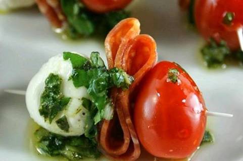 Canapé caprese