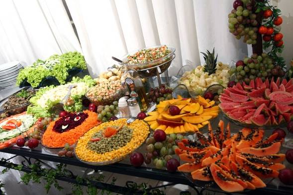 Frutas e saladas