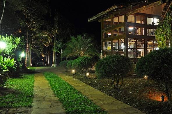 No jardim à noite