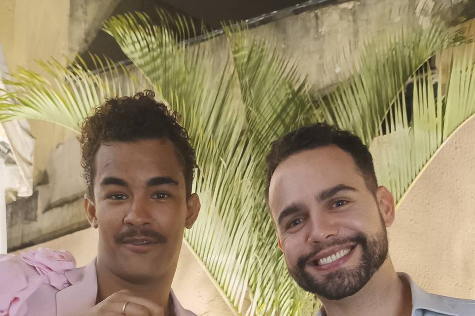 Olha a cara de felicidade.