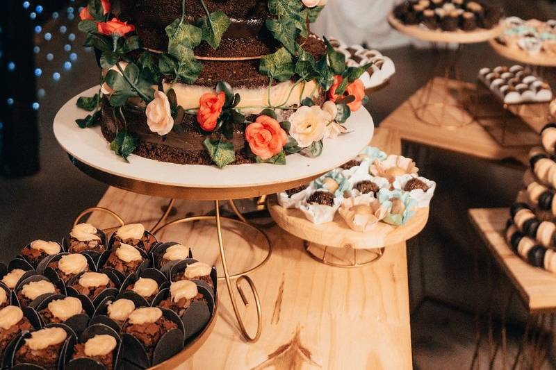 Bolo Neked Cake com floral