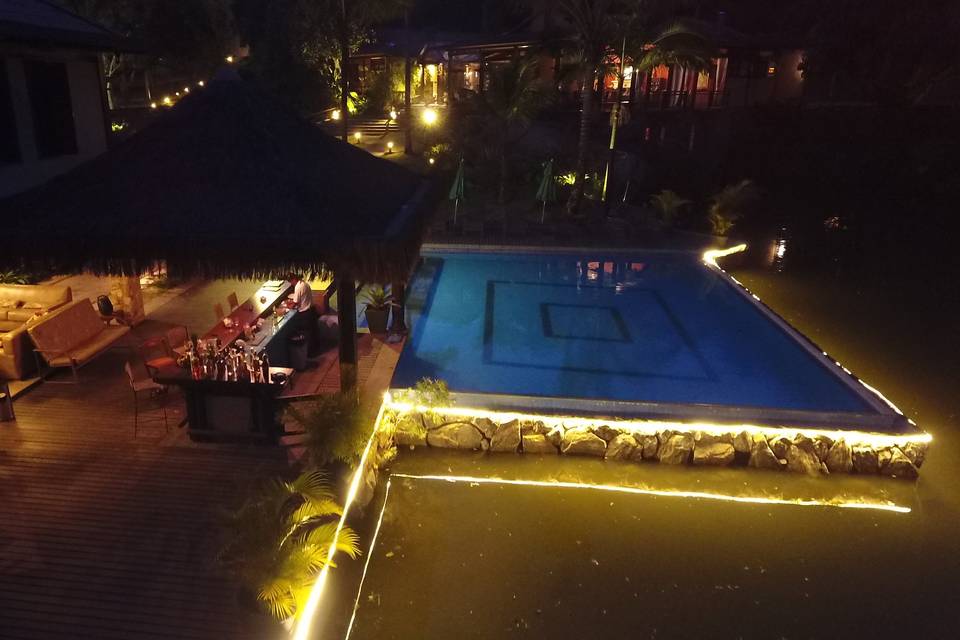 Piscina iluminada