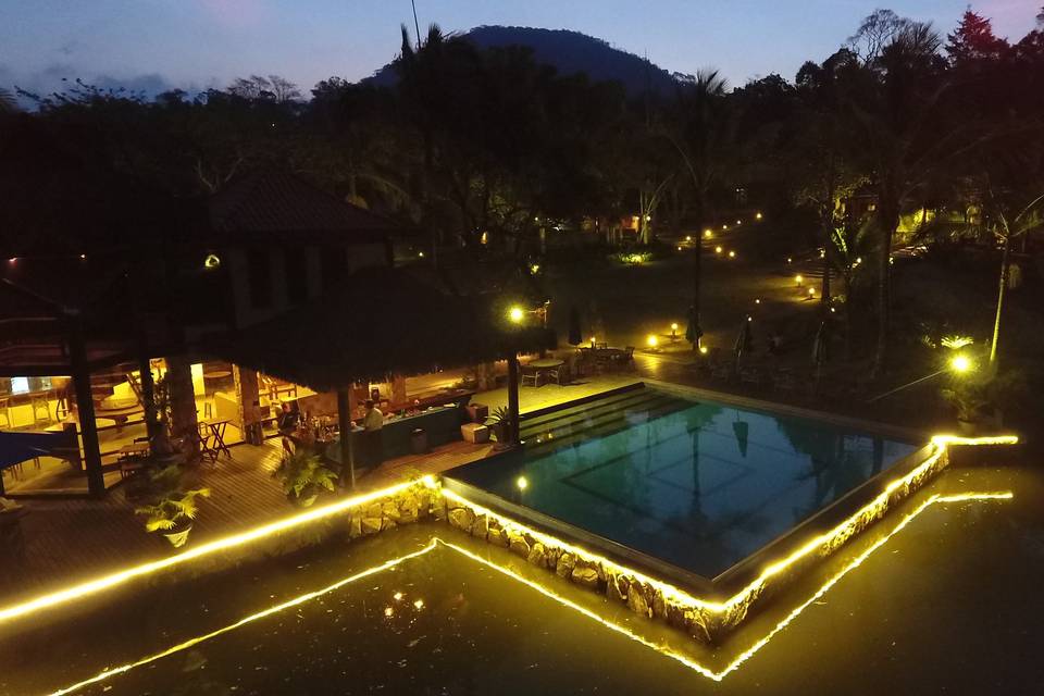 Piscina iluminada