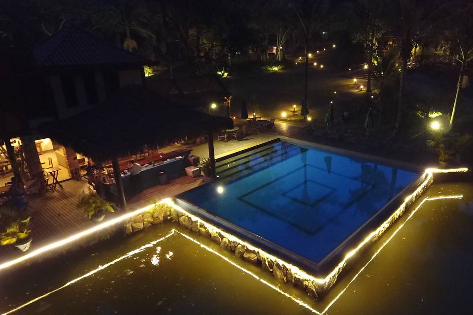 Piscina iluminada