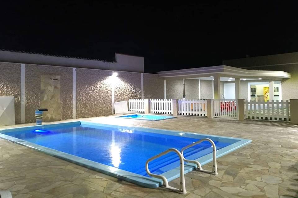 Piscina a noite espaço lasaref