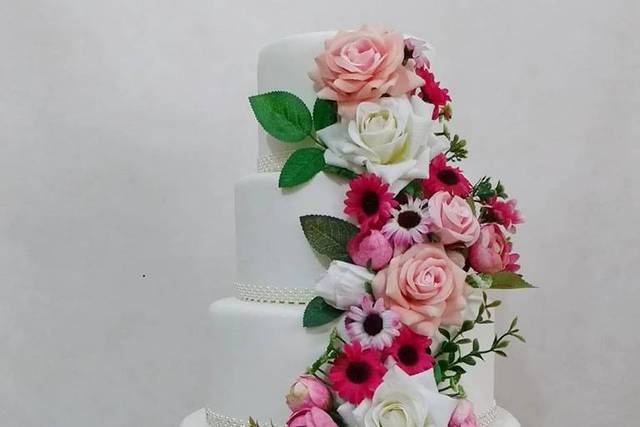 Bolo fake casamento/15 anos.