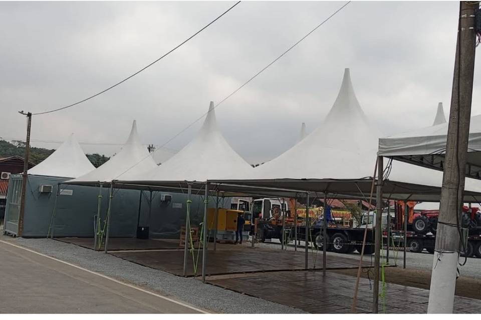 Tenda chapéu de bruxa