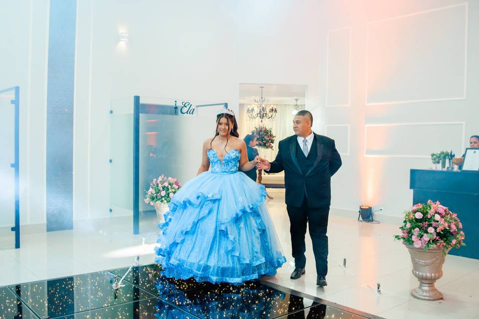 Debutante Manu