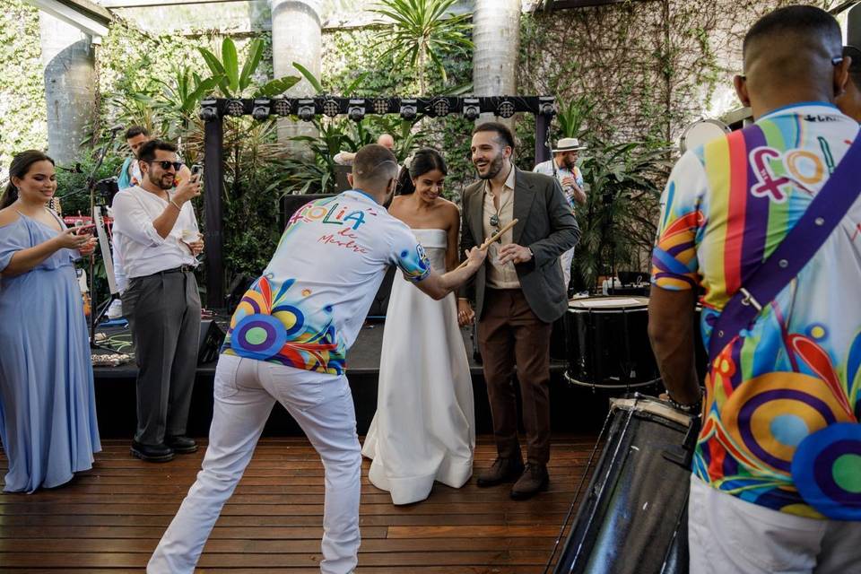 Bloco de Carnaval em casamento