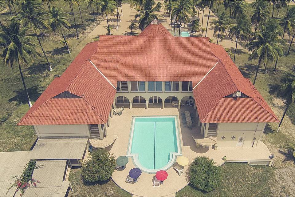 Casamento na praia com drone